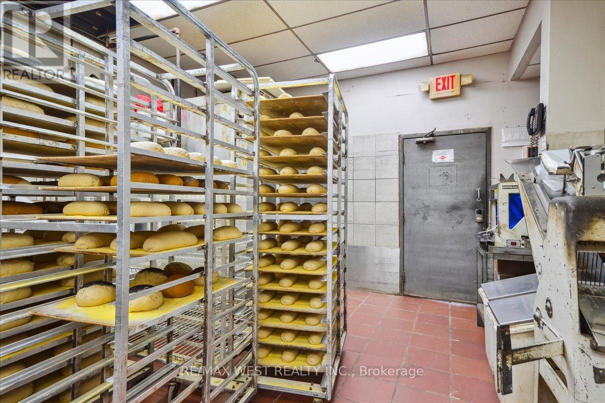6235 Bathurst Street, Toronto (Newtonbrook West), Ontario  M2R 2A5 - Photo 10 - C12044669