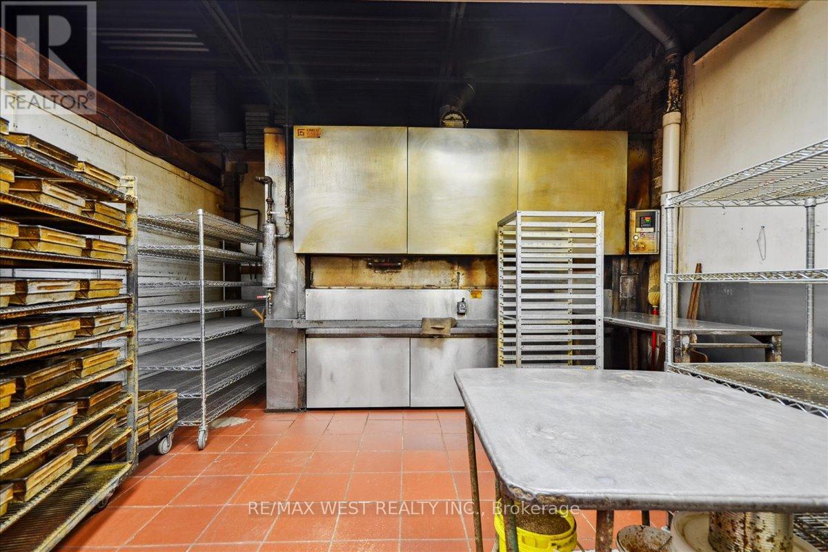 6235 Bathurst Street, Toronto (Newtonbrook West), Ontario  M2R 2A5 - Photo 12 - C12044669