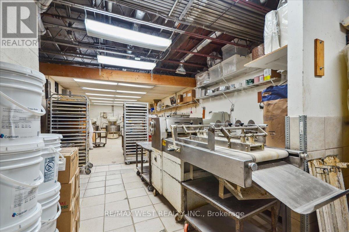 6235 Bathurst Street, Toronto (Newtonbrook West), Ontario  M2R 2A5 - Photo 14 - C12044669