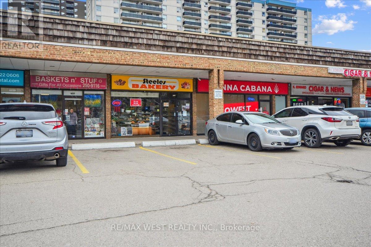 6235 Bathurst Street, Toronto (Newtonbrook West), Ontario  M2R 2A5 - Photo 2 - C12044669