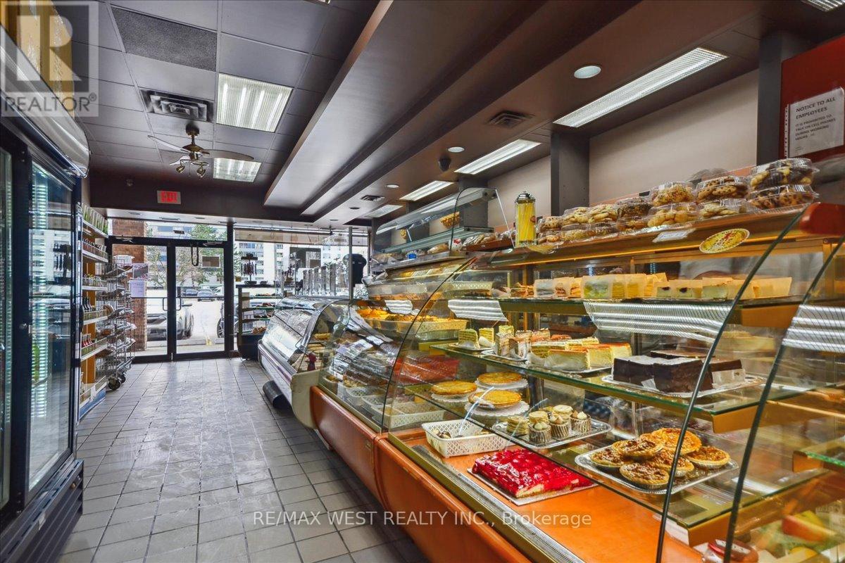 6235 Bathurst Street, Toronto (Newtonbrook West), Ontario  M2R 2A5 - Photo 8 - C12044669