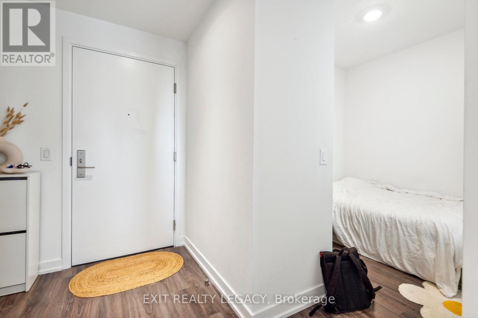 2213 - 20 Edward Street, Toronto, Ontario  M5G 1C9 - Photo 6 - C12044680