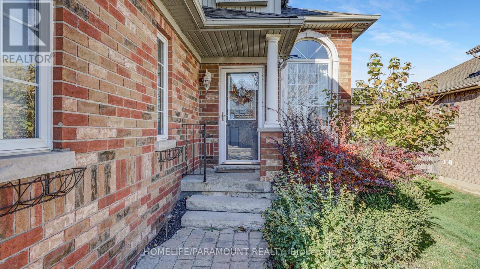 Property at 41 CAMERON CRESCENT image 3