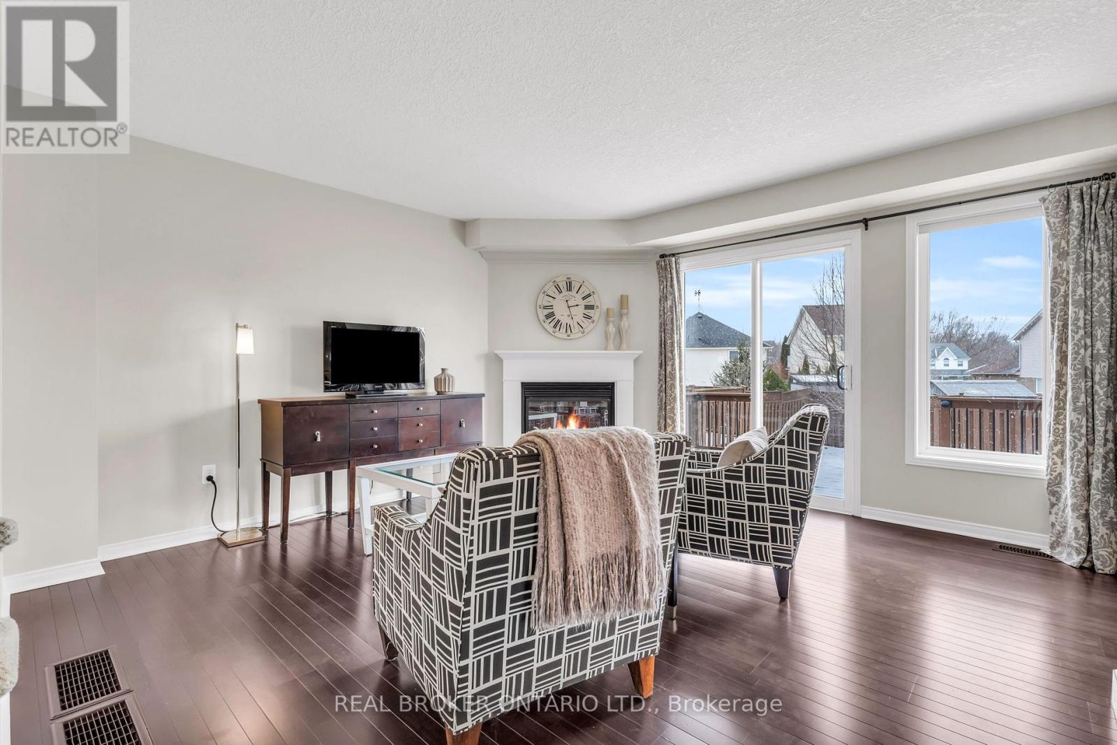 Property at 552 SIMON STREET image 5