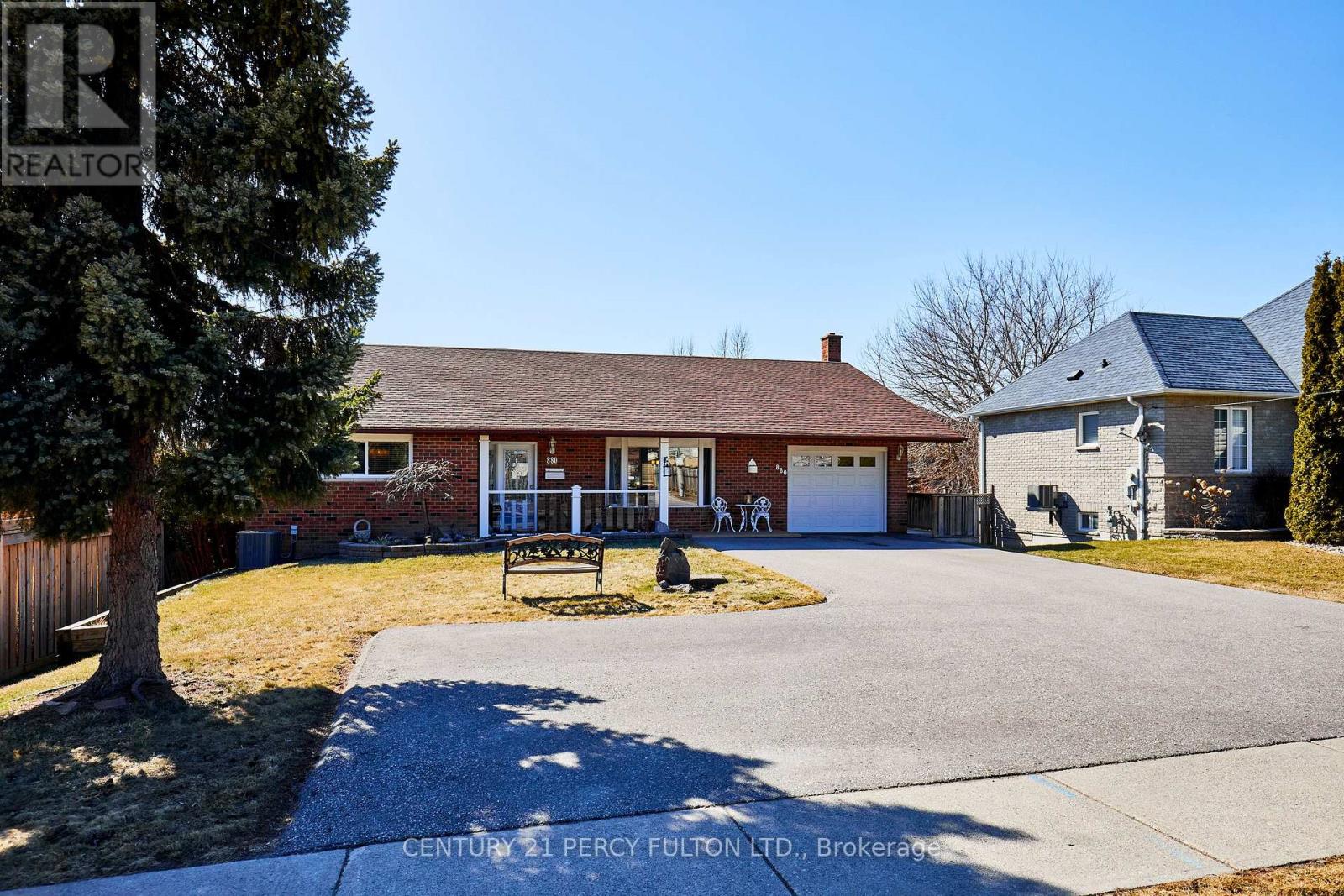 Property at 880 RITSON ROAD N image 3