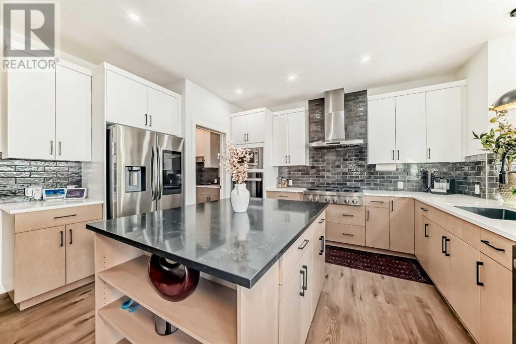 Property at 116 Ambleside Crescent NW image 5
