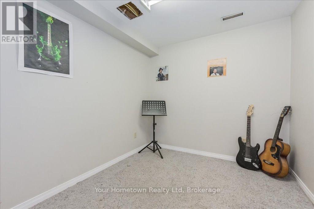 219 Elizabeth Crescent, Centre Wellington, Ontario  N1M 3N1 - Photo 32 - X12044807
