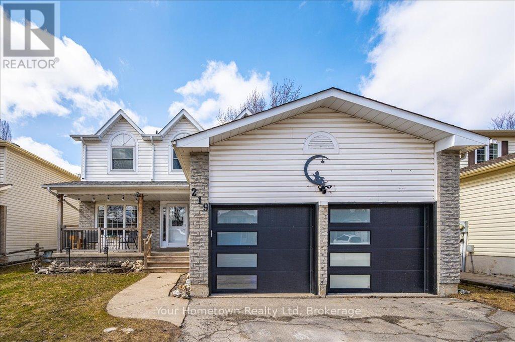 219 Elizabeth Crescent, Centre Wellington, Ontario  N1M 3N1 - Photo 4 - X12044807