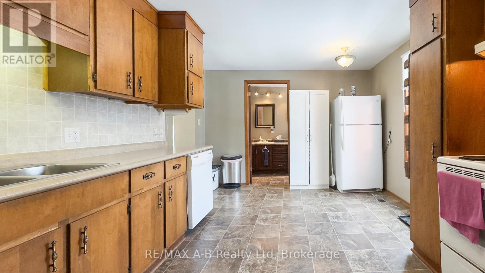 130 Quebec Street, West Perth, Ontario  N0K 1N0 - Photo 9 - X12044878