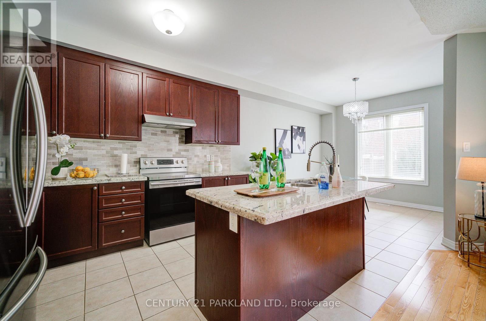 13 Turnhouse Crescent, Markham, Ontario  L6B 0S5 - Photo 6 - N12044831