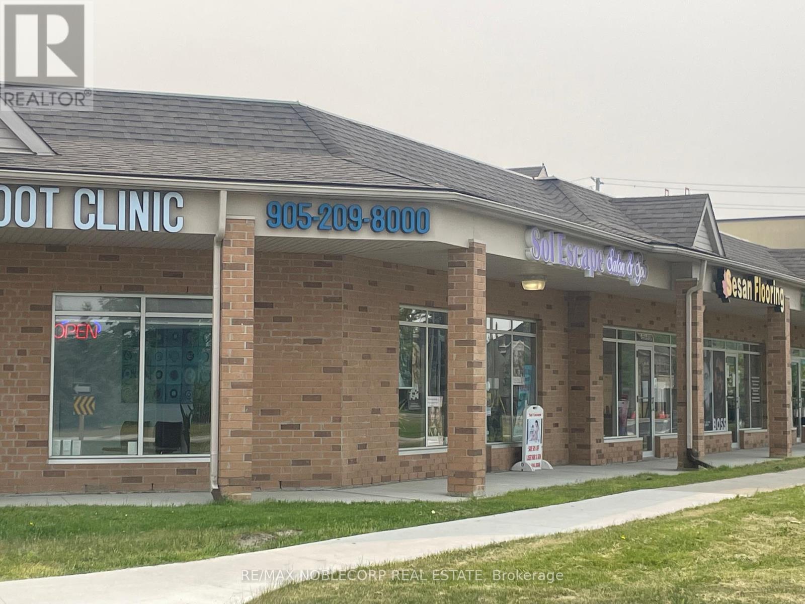 9 - 5 SWAN LAKE BOULEVARD, Markham, Ontario