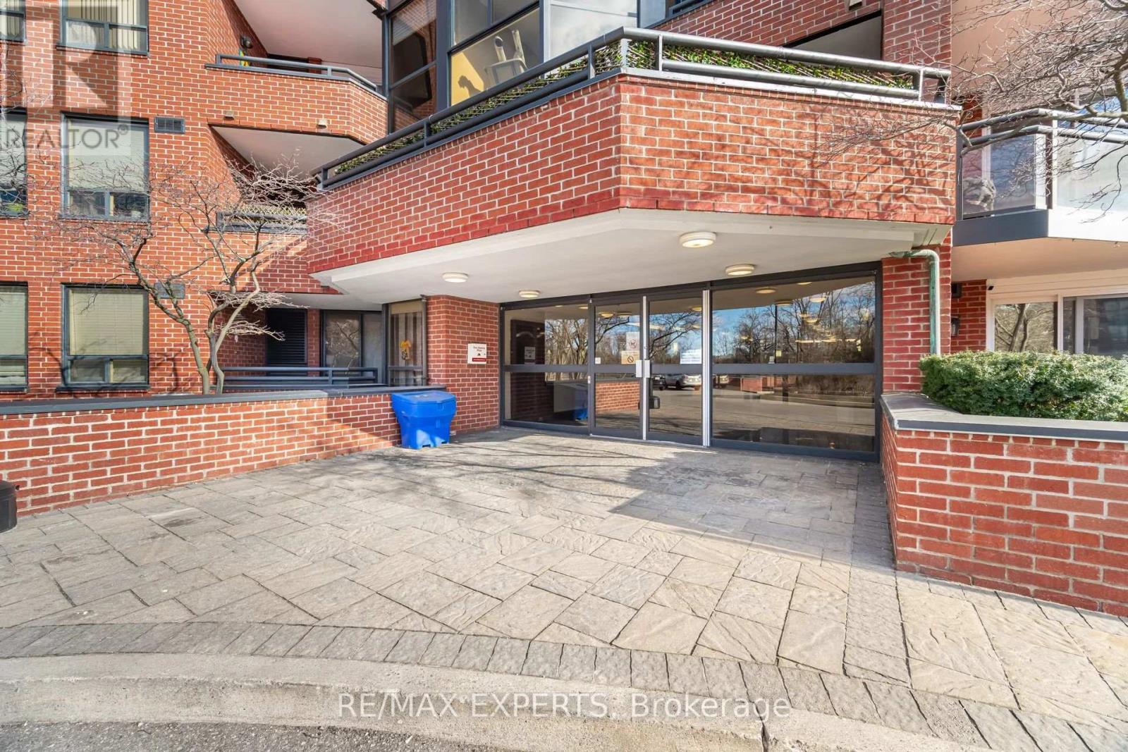 Property at 305 - 100 ARBORS LANE image 3