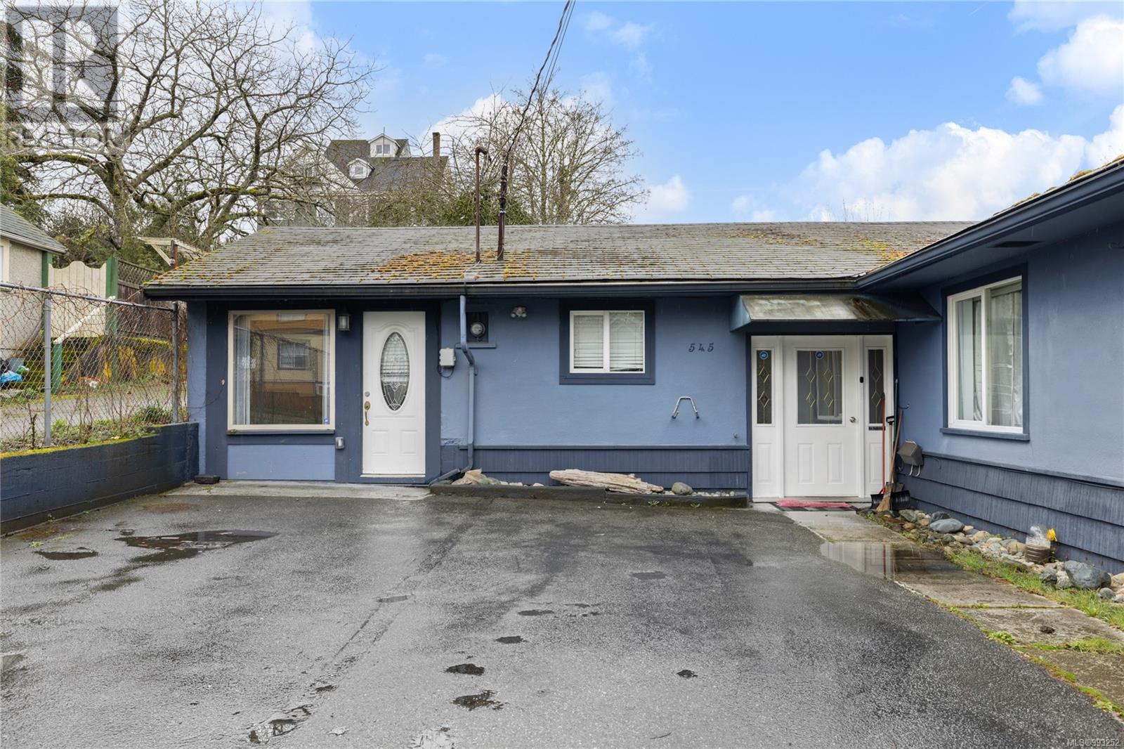 Property at 545 Selby St image 2