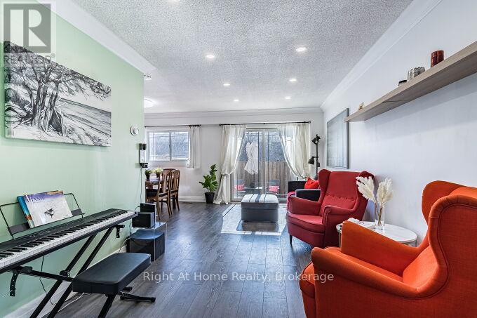 Property at 24 - 1528 LANCASTER DRIVE image 4