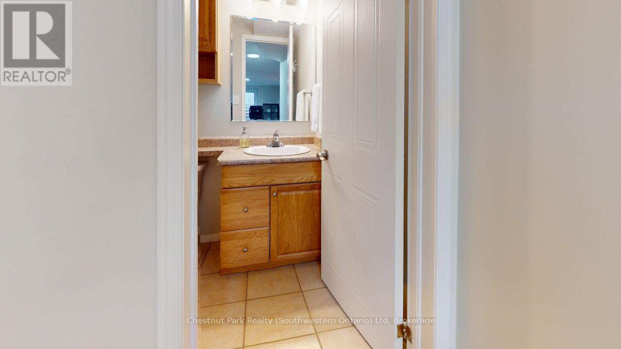 Lower - 22 Moss Place, Guelph, Ontario  N1G 4V1 - Photo 13 - X12044970