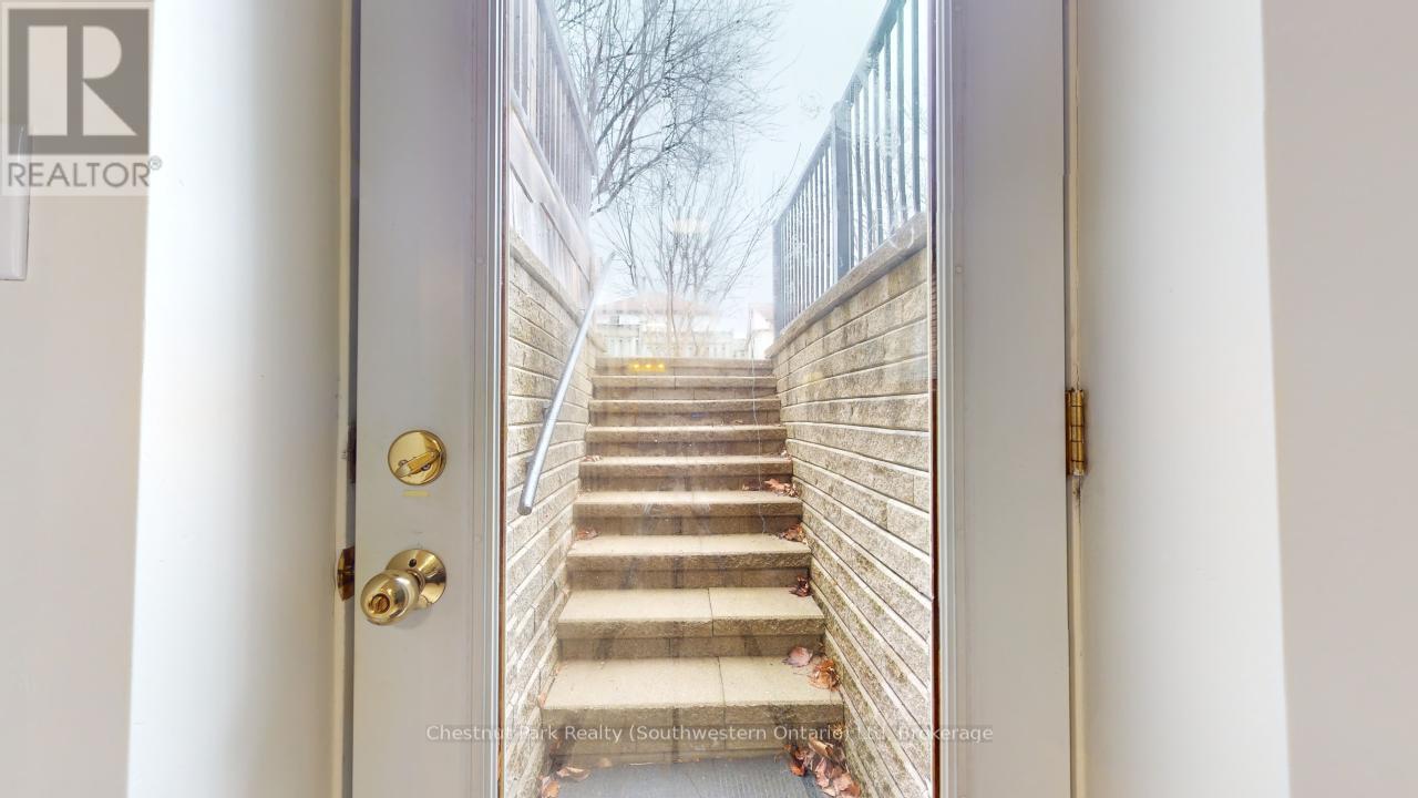 Lower - 22 Moss Place, Guelph, Ontario  N1G 4V1 - Photo 3 - X12044970