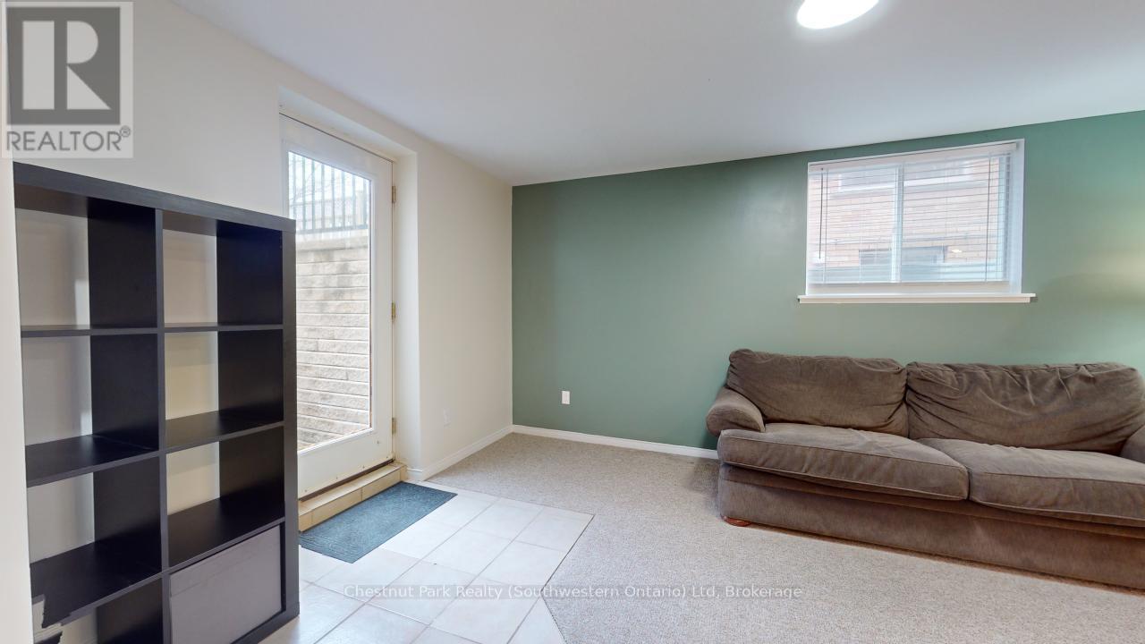 Lower - 22 Moss Place, Guelph, Ontario  N1G 4V1 - Photo 4 - X12044970