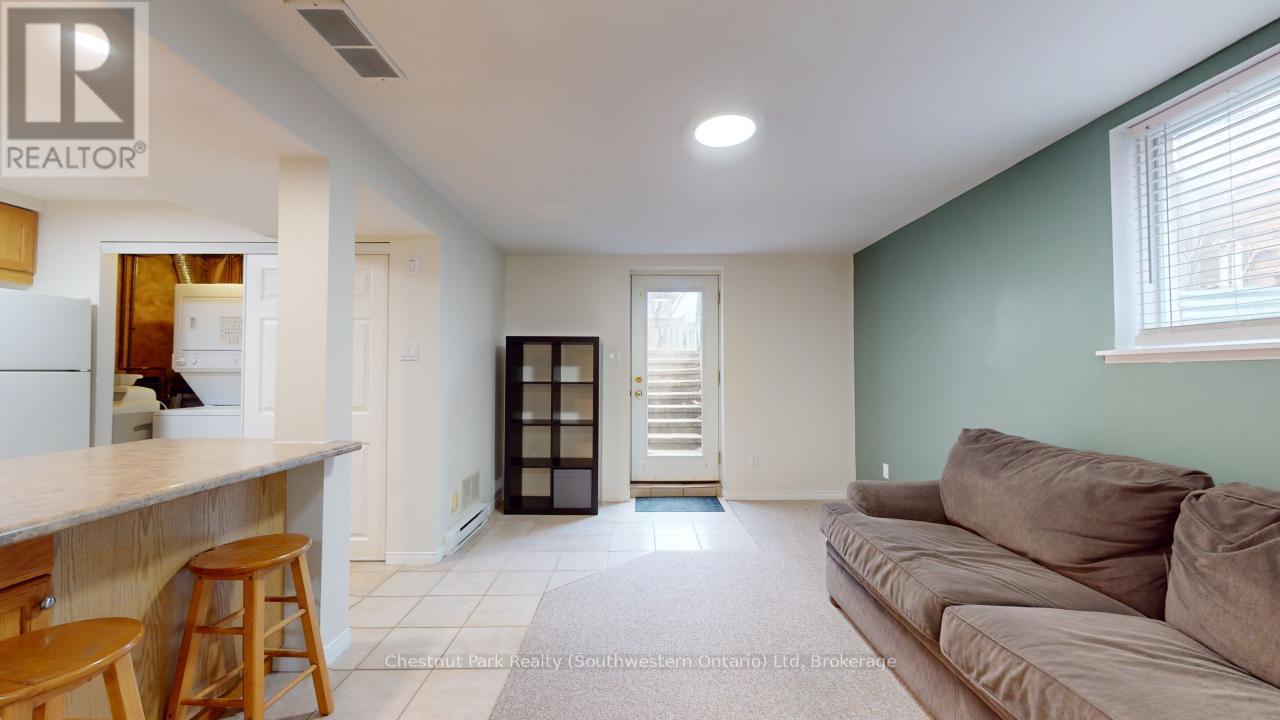 Lower - 22 Moss Place, Guelph, Ontario  N1G 4V1 - Photo 5 - X12044970