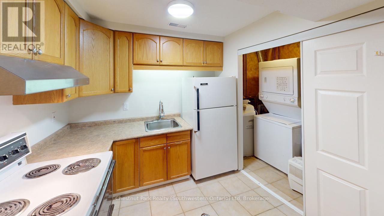 Lower - 22 Moss Place, Guelph, Ontario  N1G 4V1 - Photo 8 - X12044970
