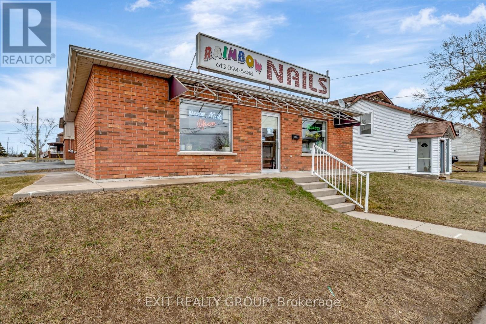 148-150 Dundas Street E, Quinte West, Ontario  K8V 1L6 - Photo 3 - X12044922