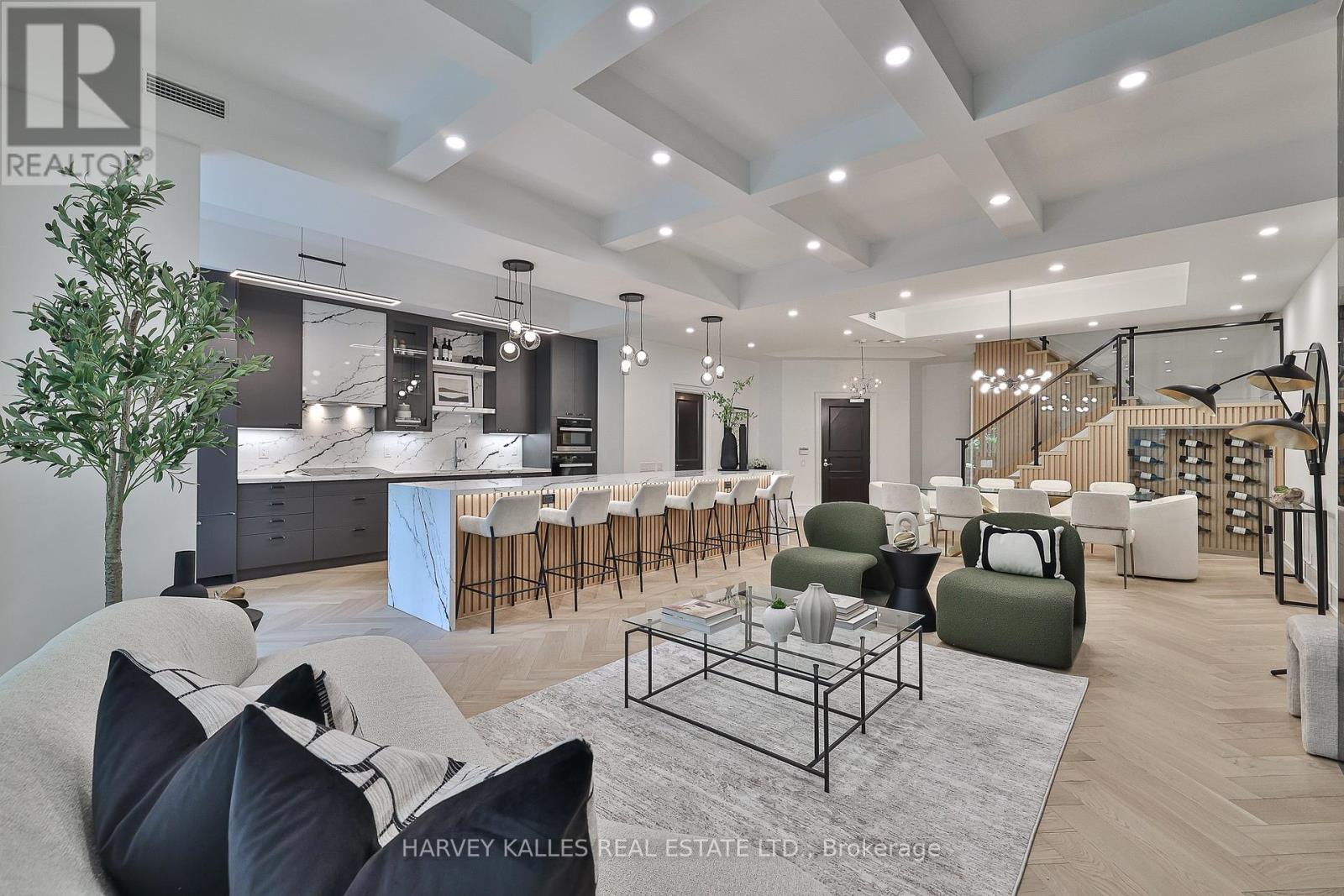 Property at 111 - 38 AVENUE ROAD image 2