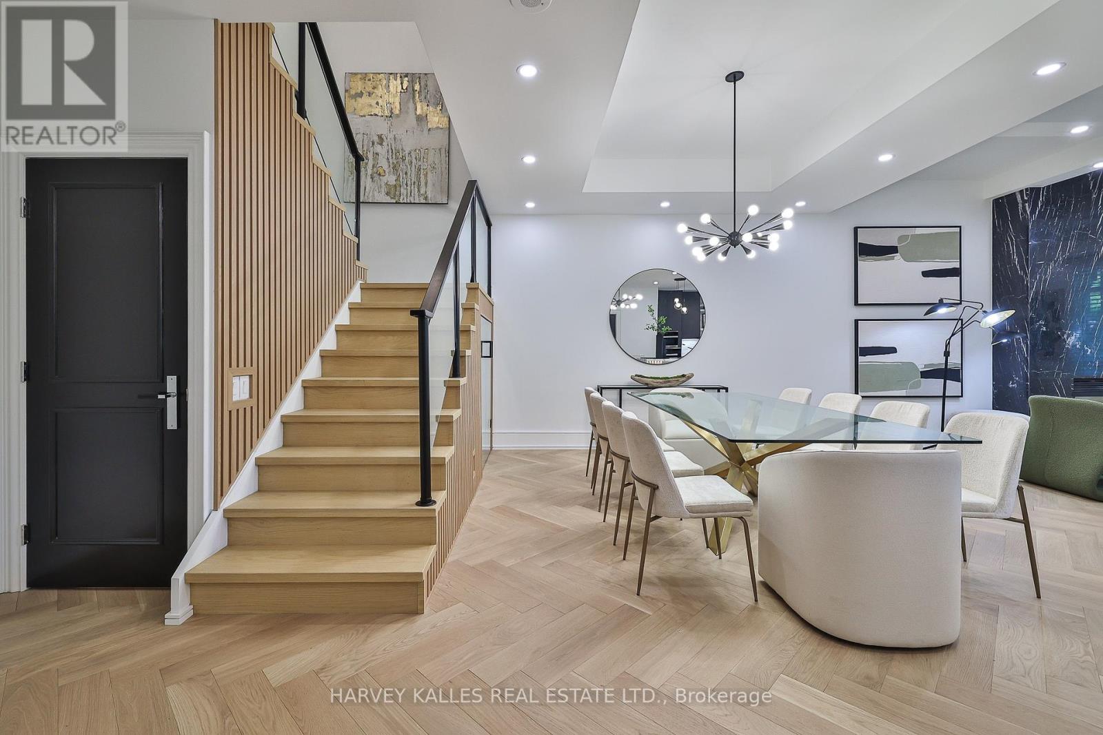 Property at 111 - 38 AVENUE ROAD image 5