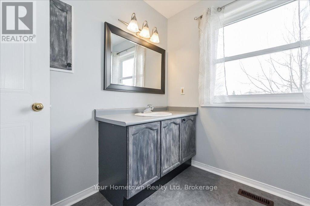 219 Elizabeth Crescent, Centre Wellington, Ontario  N1M 3N1 - Photo 27 - X12044807