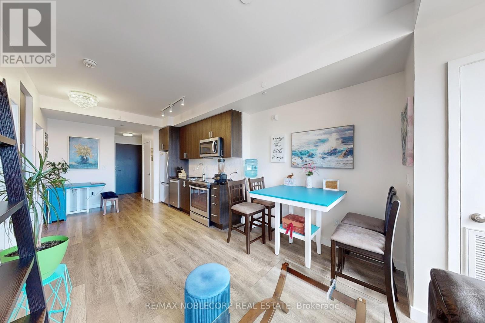 214 - 210 Sabina Drive, Oakville, Ontario  L6H 0W6 - Photo 8 - W12044980