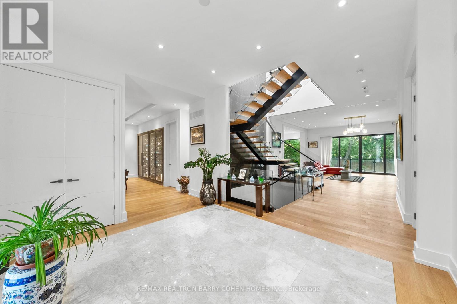 Property at 28 BRIAN CLIFF DRIVE image 4