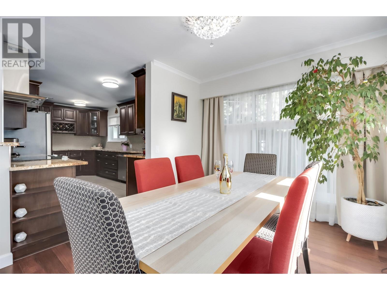 4555 Ranger Avenue, North Vancouver, British Columbia  V7R 3L6 - Photo 11 - R2982705