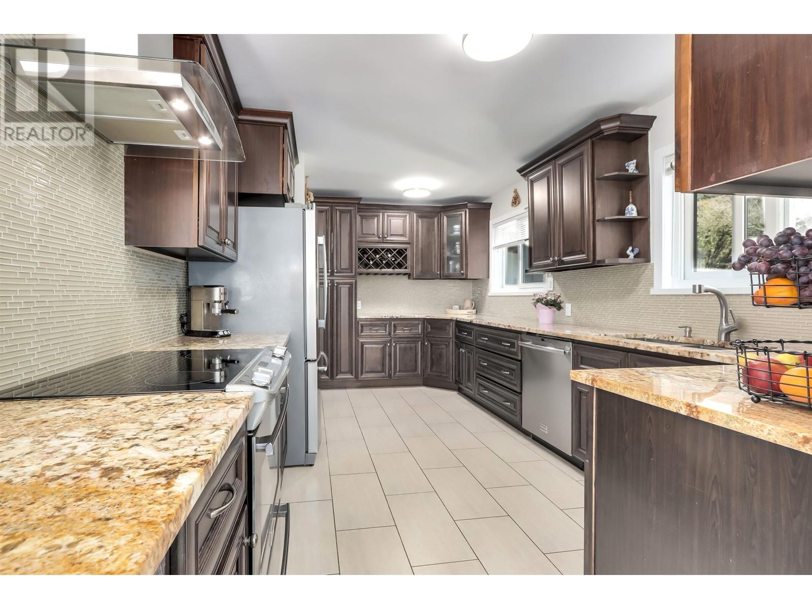 4555 Ranger Avenue, North Vancouver, British Columbia  V7R 3L6 - Photo 13 - R2982705