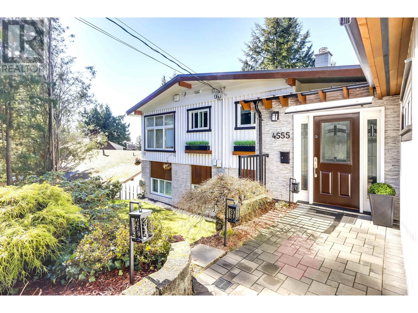 4555 Ranger Avenue, North Vancouver, British Columbia  V7R 3L6 - Photo 2 - R2982705