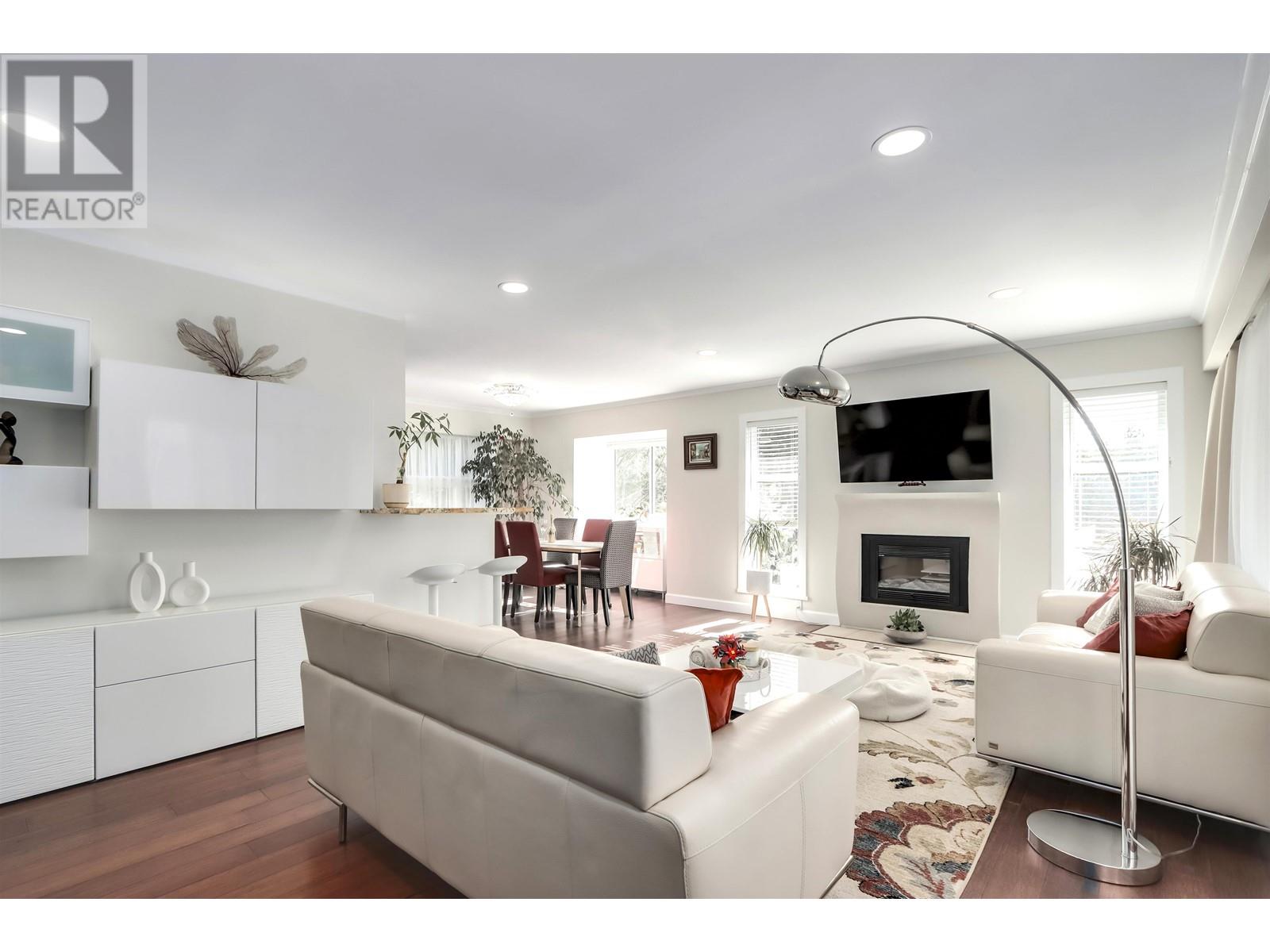4555 Ranger Avenue, North Vancouver, British Columbia  V7R 3L6 - Photo 5 - R2982705