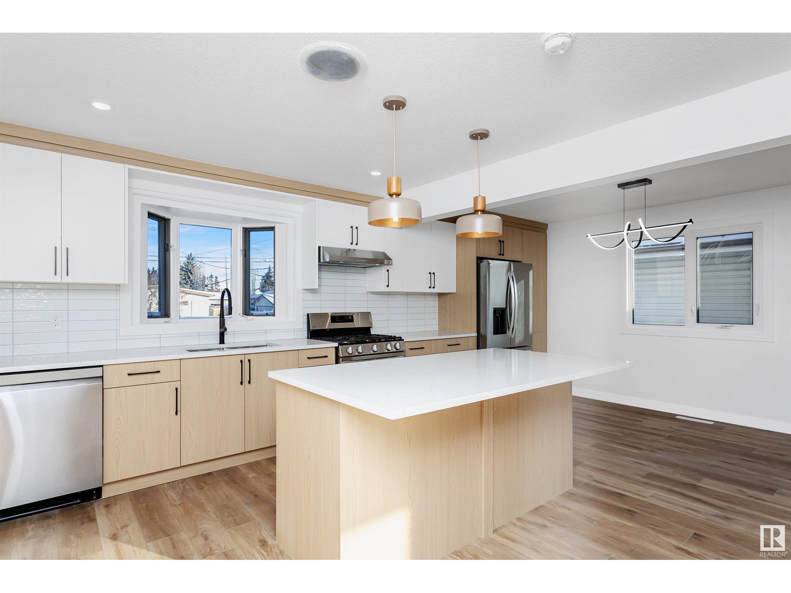 Property at 11332 57 AV NW image 3