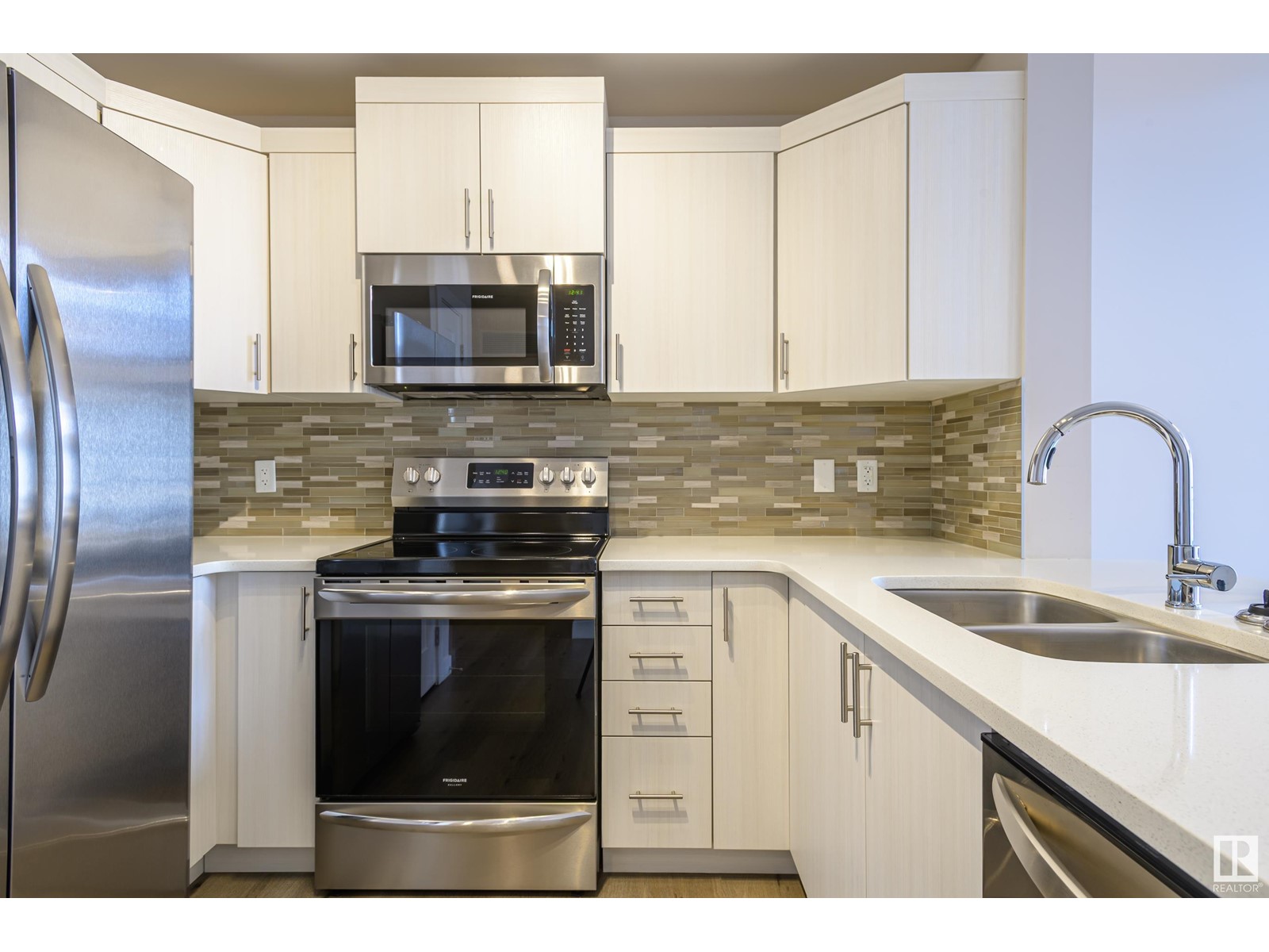 Property at #415 560 GRIESBACH PARADE PR NW image 5