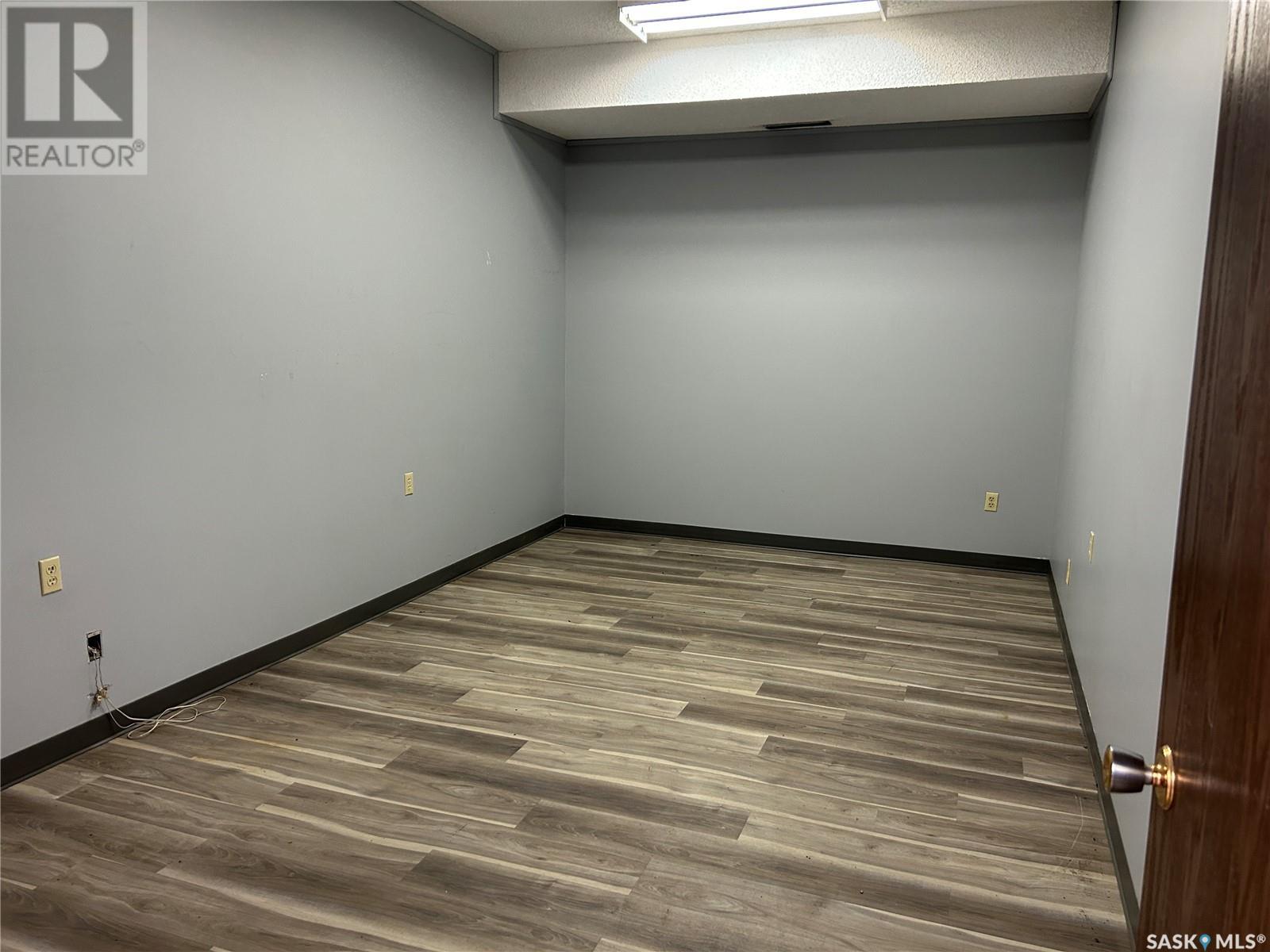355 16th Street W, Prince Albert, Saskatchewan  S6V 3V6 - Photo 4 - SK999820
