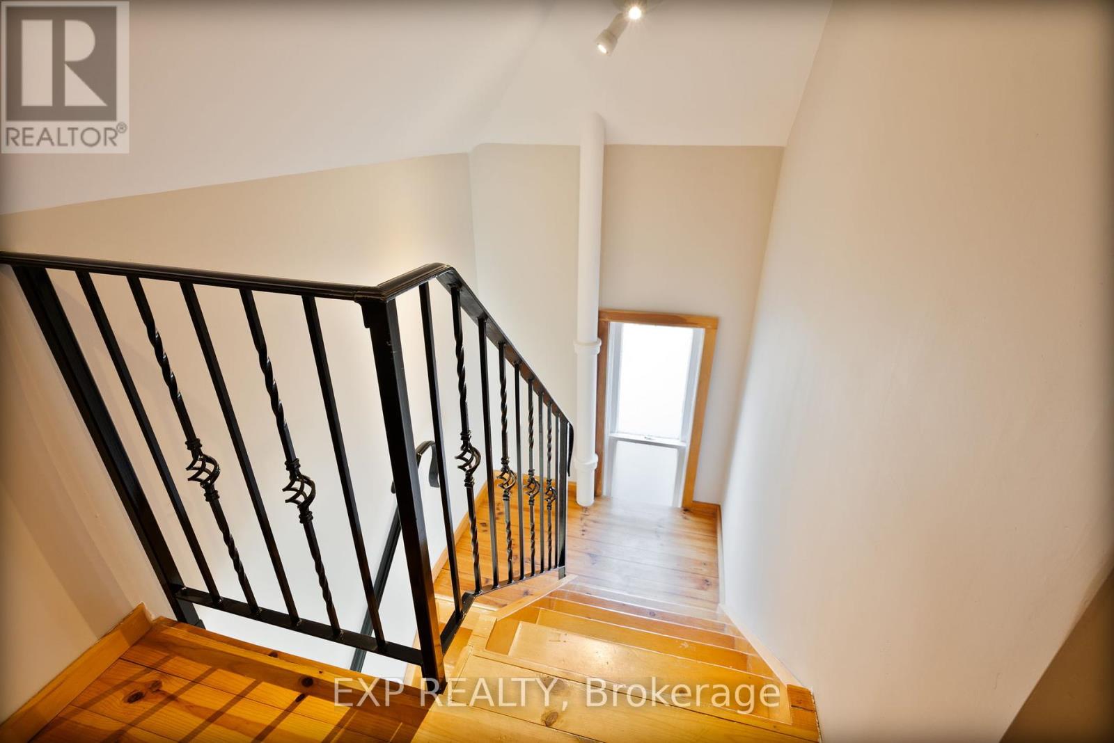 Photo 19 of 37 for 60 Beattie Avenue
