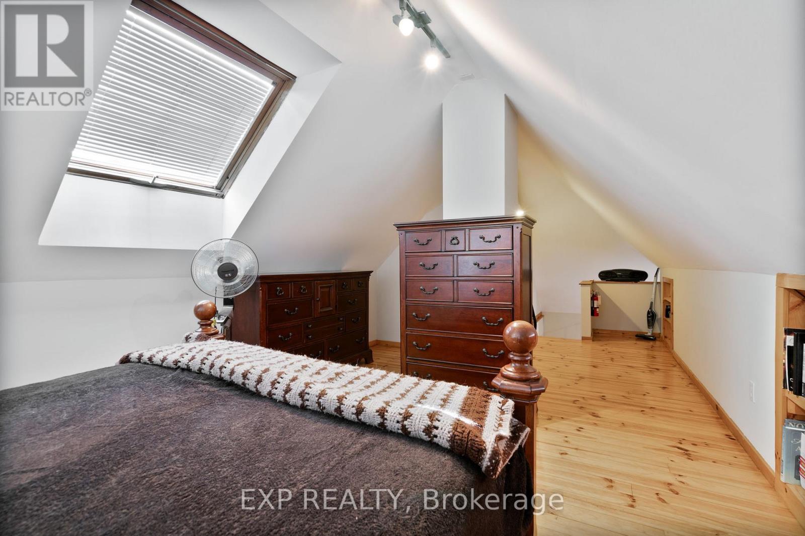 Photo 22 of 37 for 60 Beattie Avenue