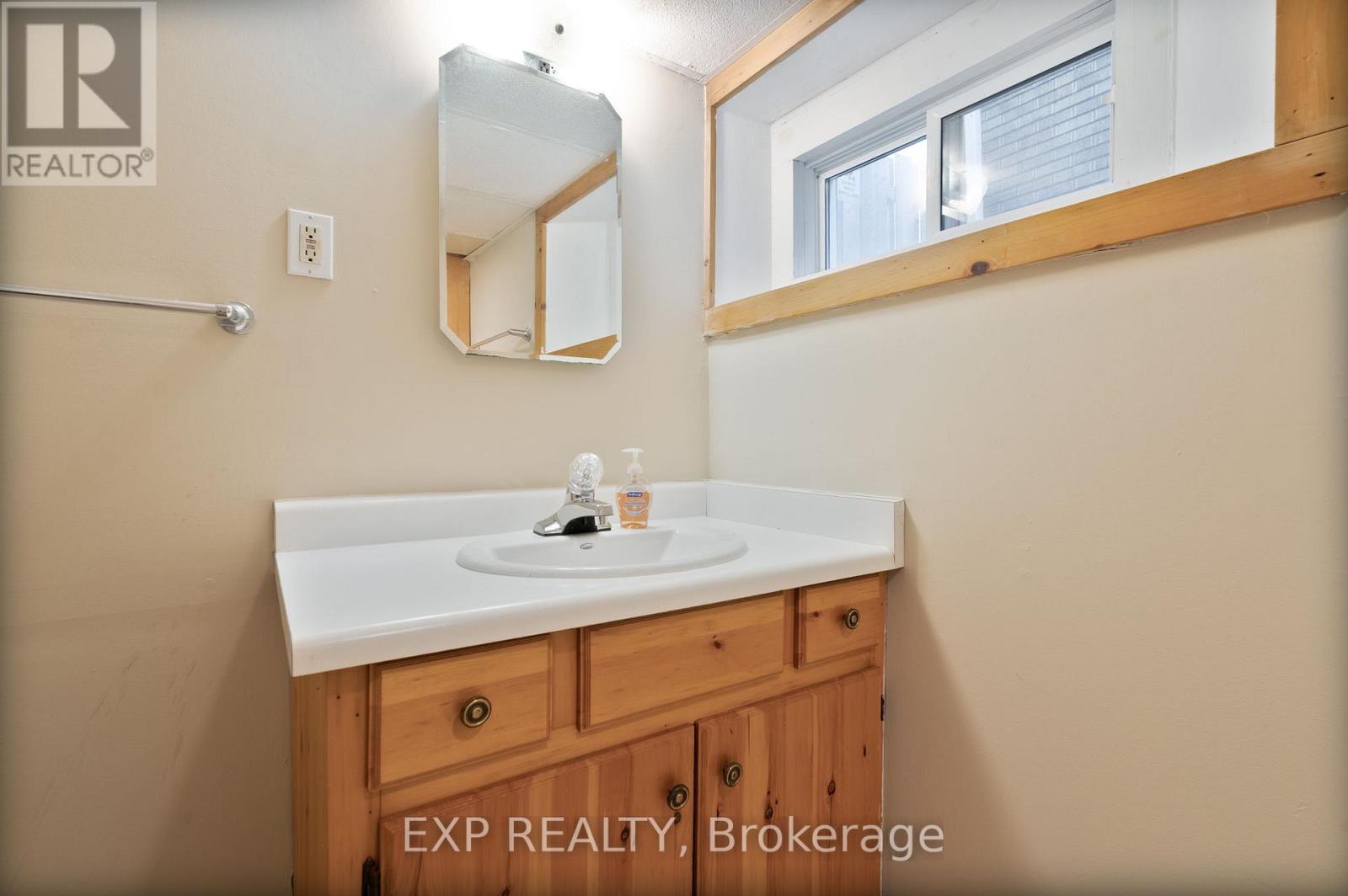 Photo 26 of 37 for 60 Beattie Avenue