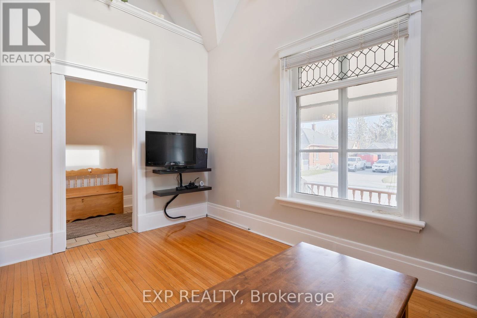 Photo 6 of 37 for 60 Beattie Avenue