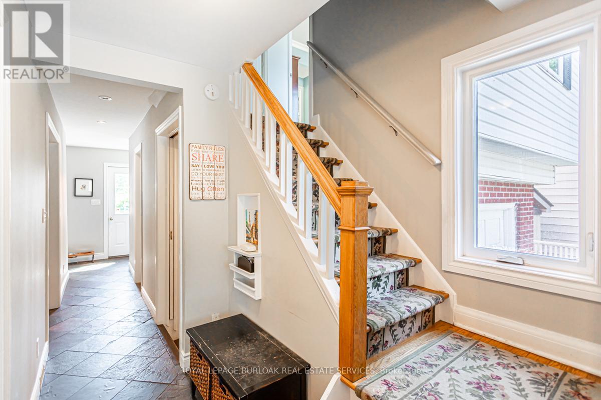 Property at 2064 WELLINGTON AVENUE image 4