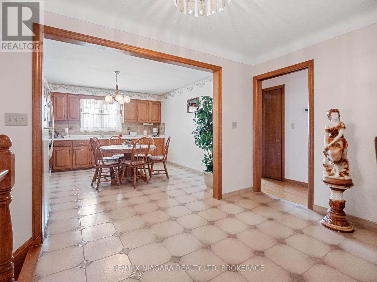 349 Albany Street, Fort Erie, Ontario  L2A 6C6 - Photo 11 - X11970848