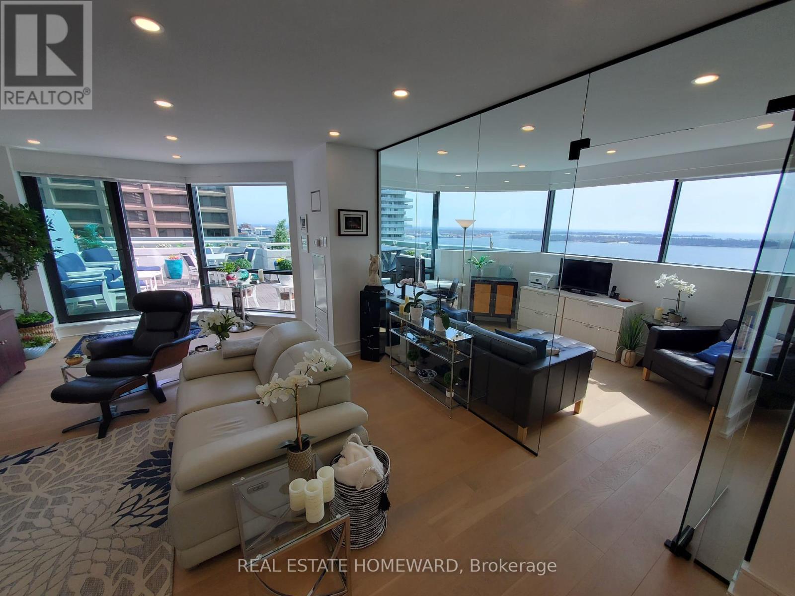 Ph2 - 10 Queens Quay W, Toronto (Waterfront Communities), Ontario  M5J 2R9 - Photo 16 - C12045189