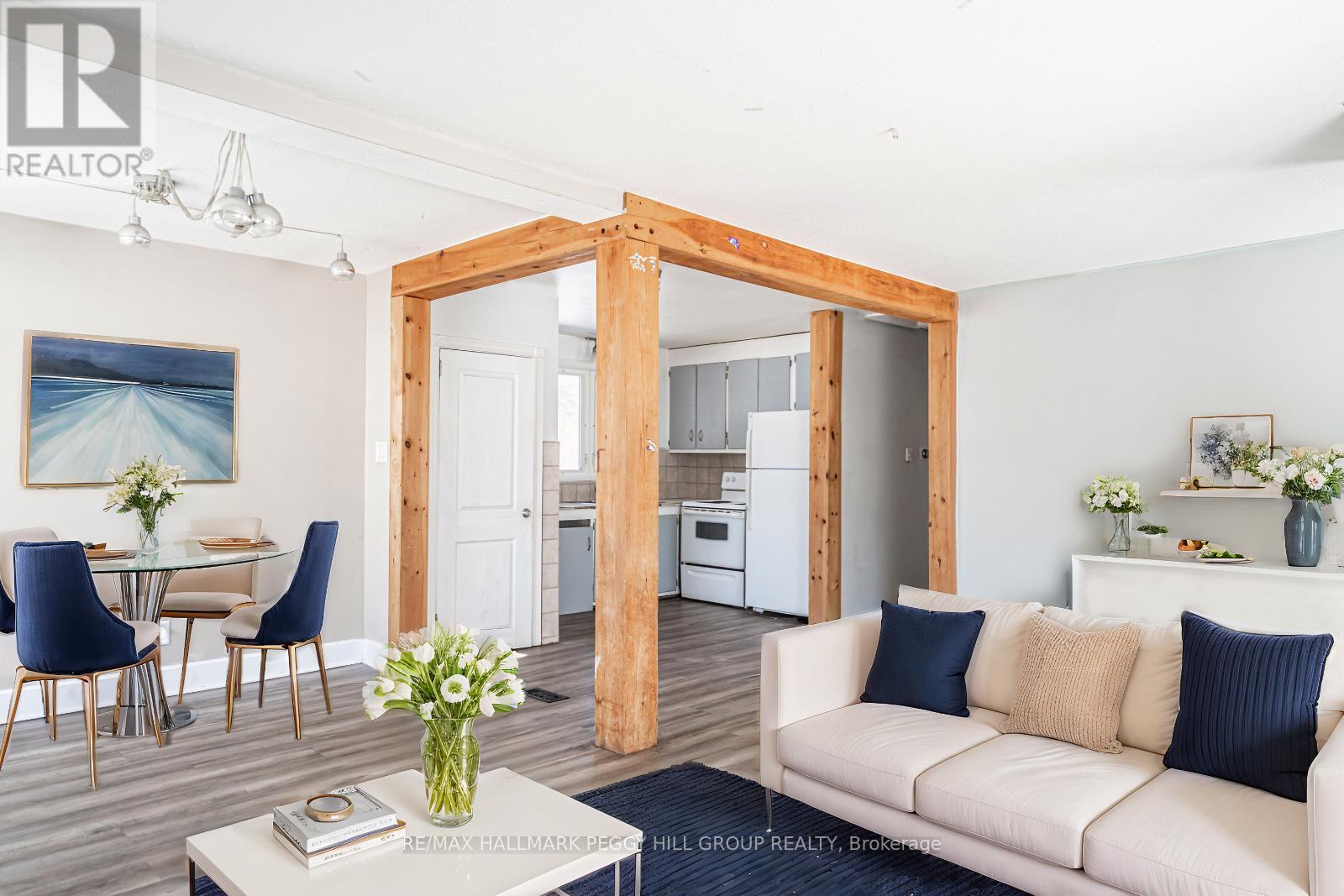 Property at 246 WELLINGTON STREET E image 3