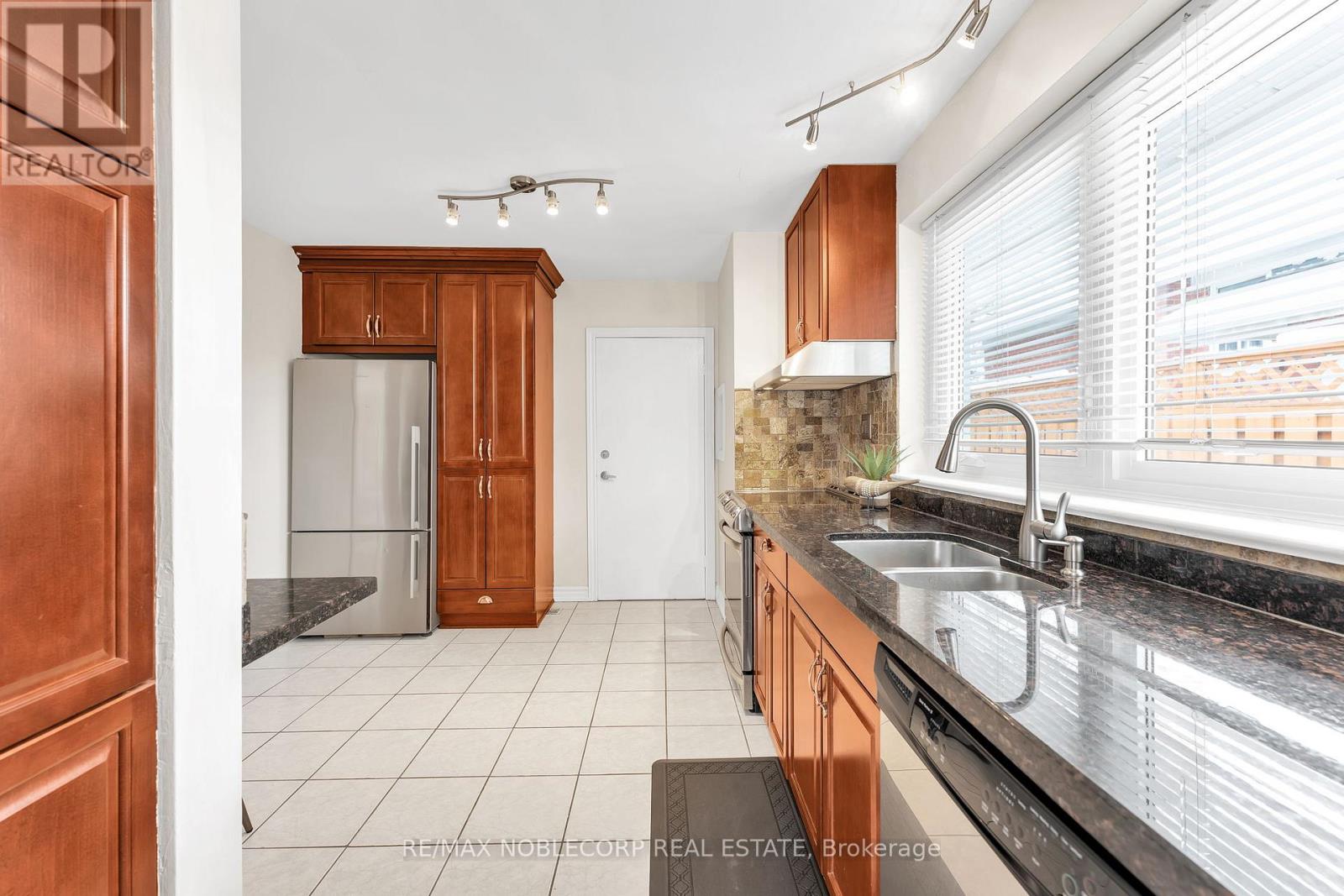 Property at 4230 BLOOR STREET W image 5