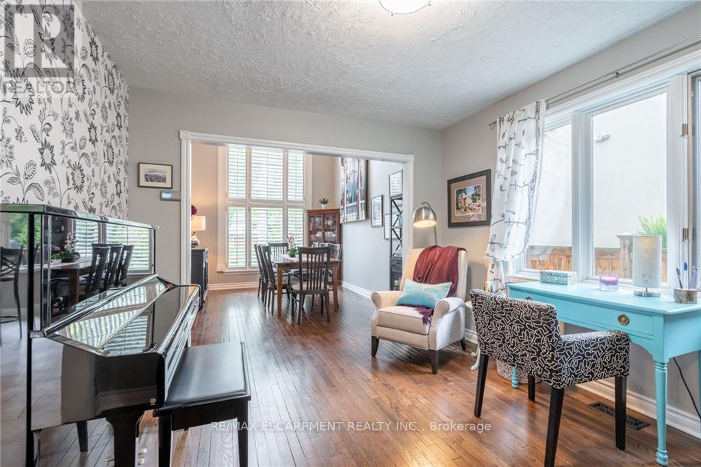Property at 3300 LAKESHORE ROAD image 5