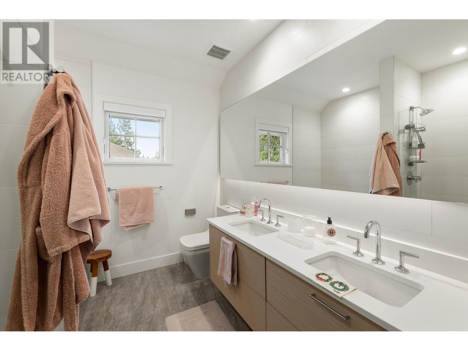 15 1133 Ridgewood Drive, North Vancouver, British Columbia  V7R 0A5 - Photo 33 - R2982716
