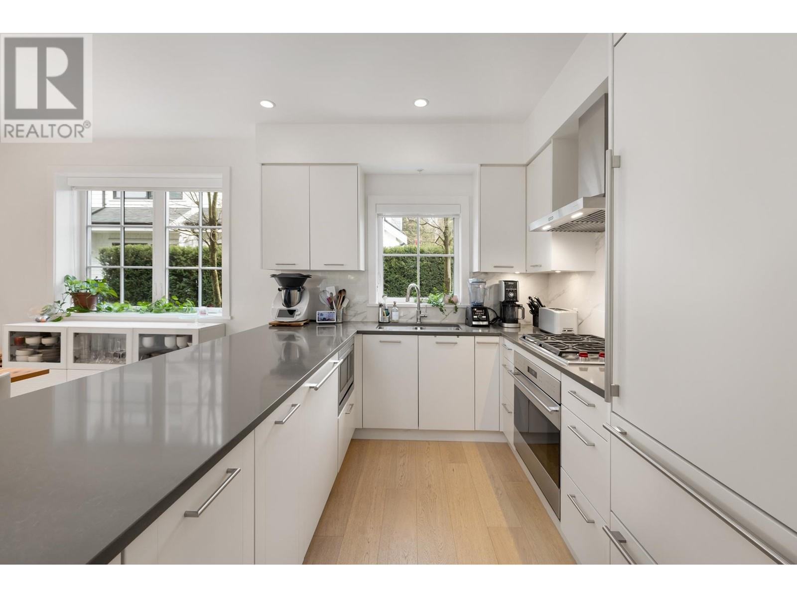 15 1133 Ridgewood Drive, North Vancouver, British Columbia  V7R 0A5 - Photo 7 - R2982716