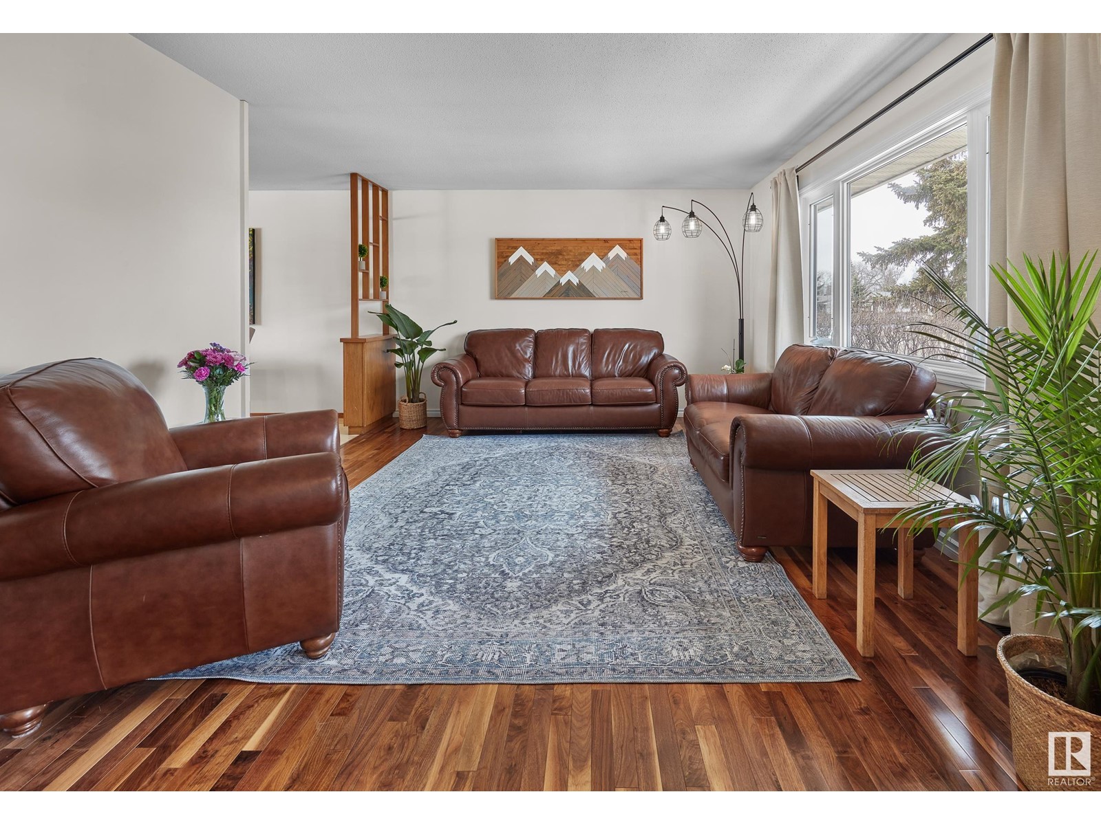 Property at 8911 162 ST NW image 4