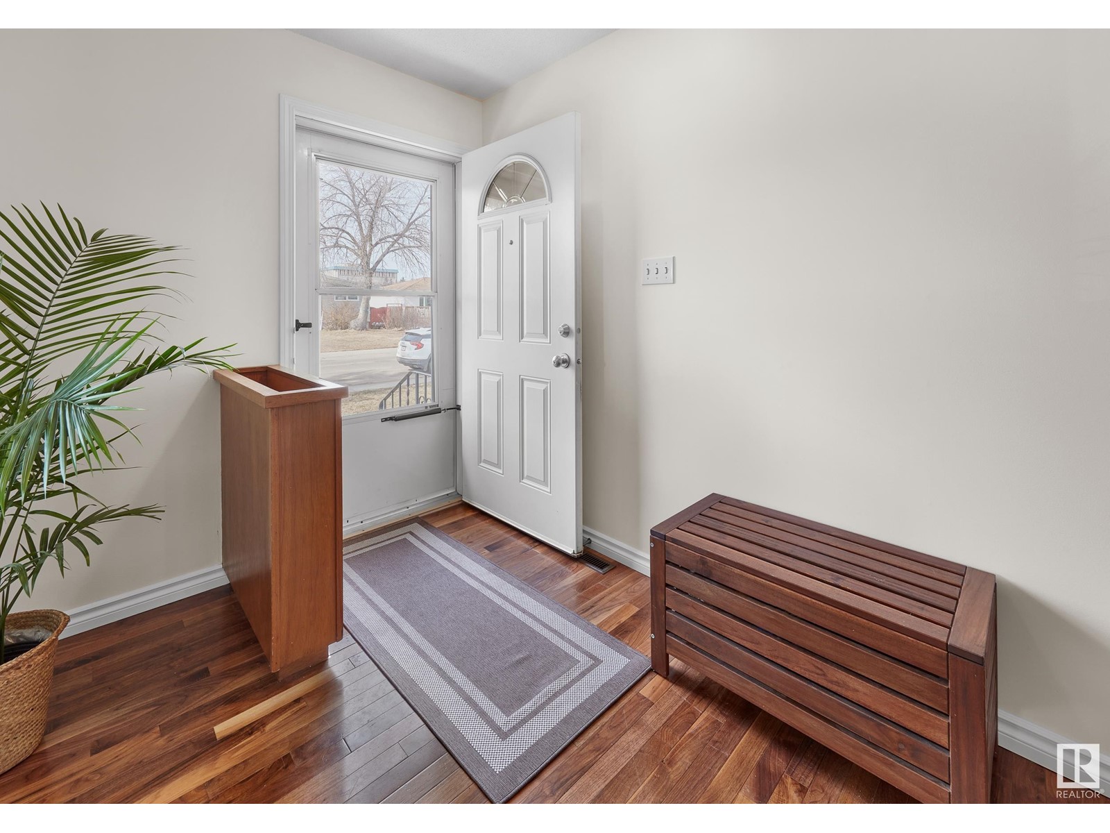Property at 8911 162 ST NW image 3